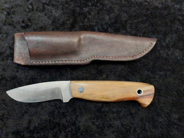 Hunting knife 3.5" Matai timber handle scales